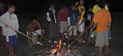 09 Lagerfeuer am Zeltlager mit Kindergruppe